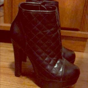 Black Steve Madden Quinne booties size 6.5